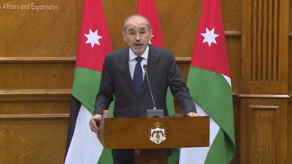 وزير الخارجية يؤكد ضرورة الالتزام بالهدنة في اليمن وفتح الطرق إلى تعز