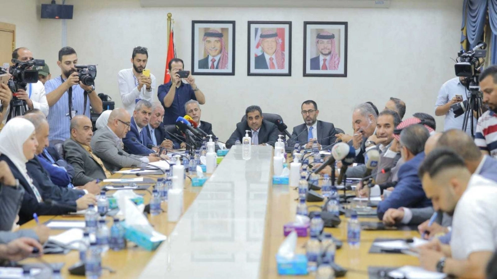 "لجنة الطاقة النيابية" تدعو لخفض أسعار المحروقات محلياً بعد انخفاضها عالمياً