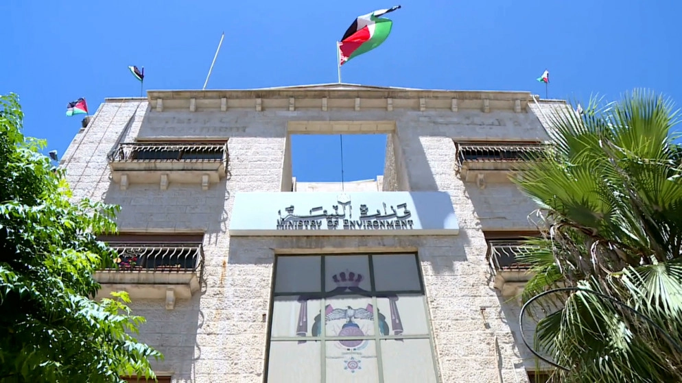 وزارة البيئة توزع 4 آلاف حاوية نفايات على المناطق السياحية والمتنزهات