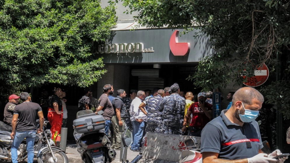 إطلاق سراح لبناني احتجز رهائن في مصرف للمطالبة بأمواله