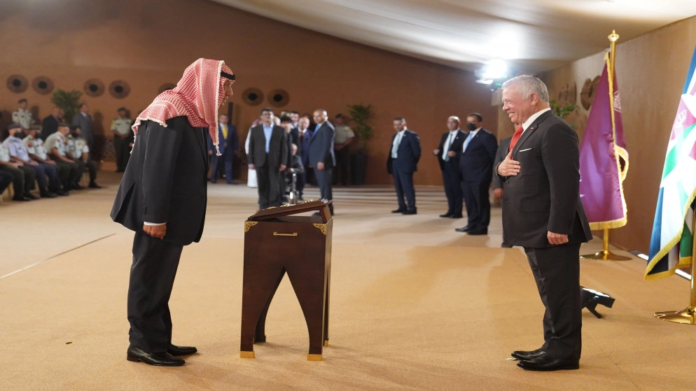 الملك ينعم بوسام مئوية الدولة على متقاعدين عسكريين ومحاربين قدامى
