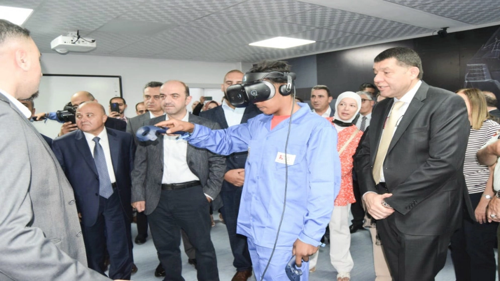 افتتاح مشاغل تدريب عبر الواقع الافتراضي والطباعة ثلاثية الأبعاد