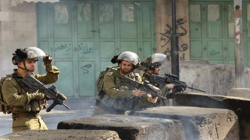 مستوطنون يقتحمون المسجد الأقصى والاحتلال الإسرائيلي يعتقل 18 فلسطينيا