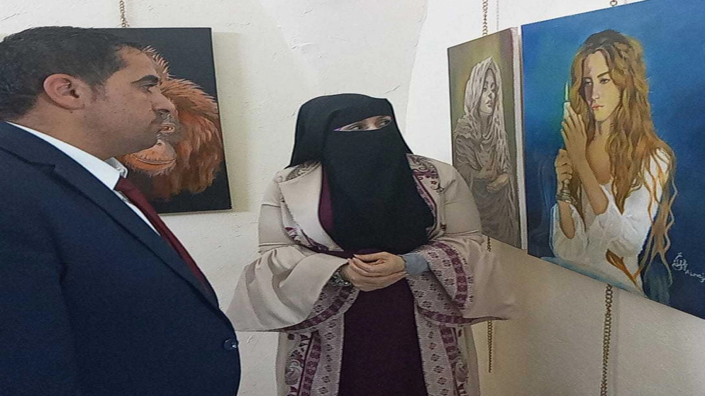 إقامة معرض يشتمل 30 لوحة للفنانة التشكيلية إيلاف النجار في مدينة الفحيص