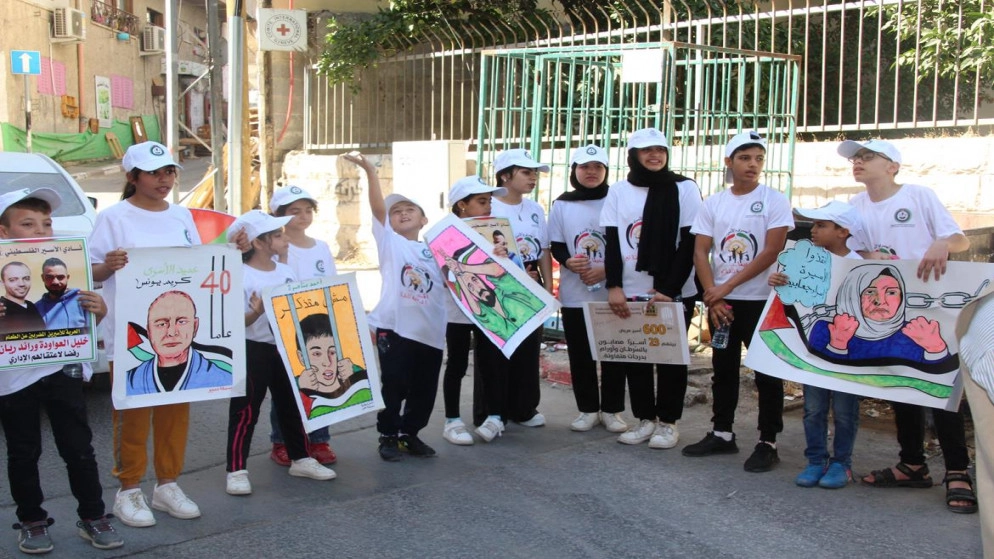 أسير فلسطيني يواصل إضرابه عن الطعام لليوم 169