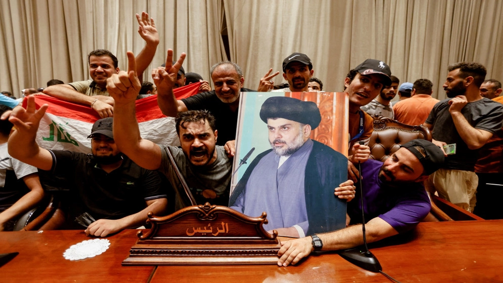 مقتدى الصدر يعلن اعتزال العمل السياسي وعدم التدخل في الشؤون السياسية نهائيا