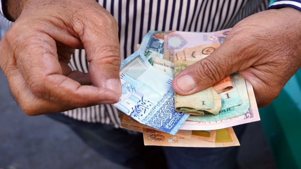 بدء صرف دعم المحروقات لـ 11 ألف مركبة نقل عام مشمولة