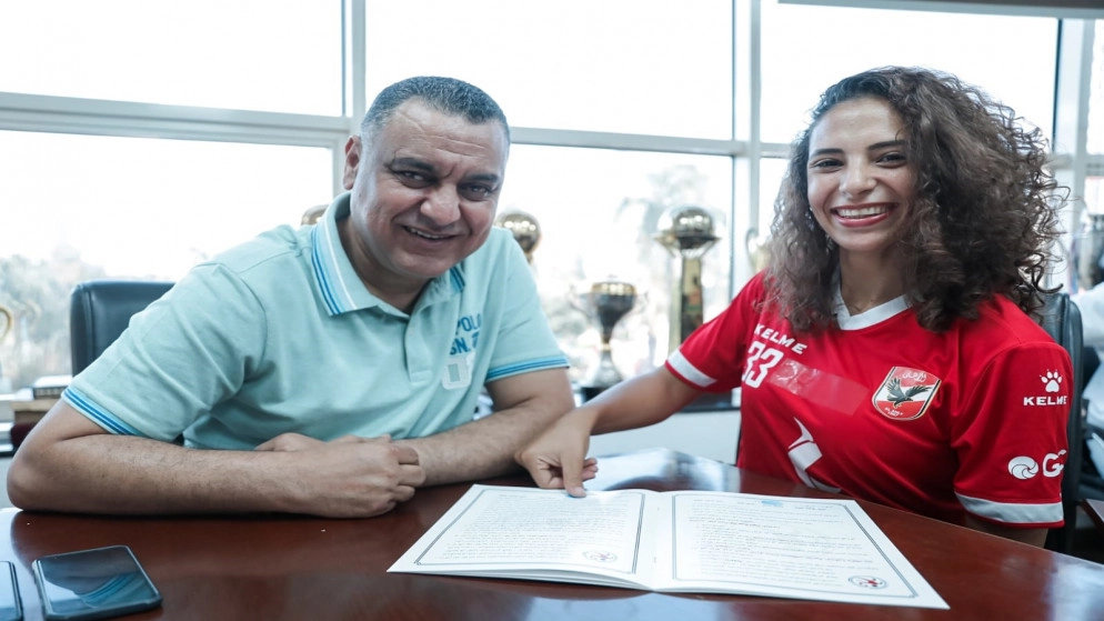 الأهلي المصري يستقطب لاعبة المنتخب الوطني لكرة اليد دينا صندوقة