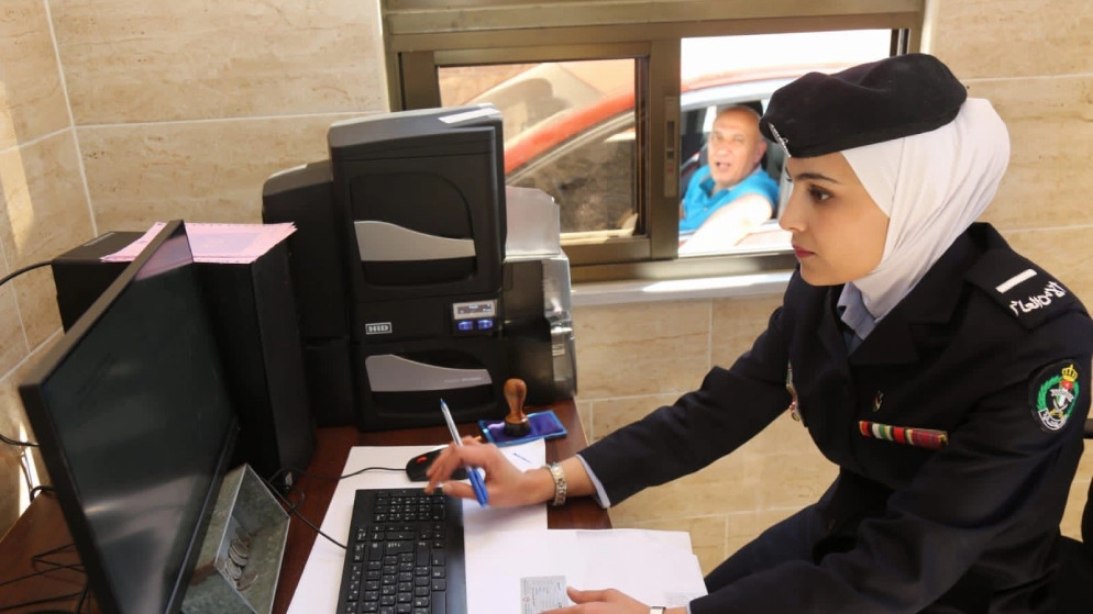إطلاق خدمة "الترخيص من مركبتك" في البلقاء