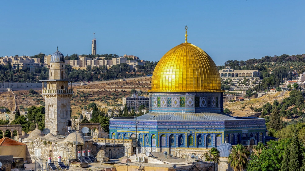60 ألفا يؤدون صلاة الجمعة في المسجد الأقصى