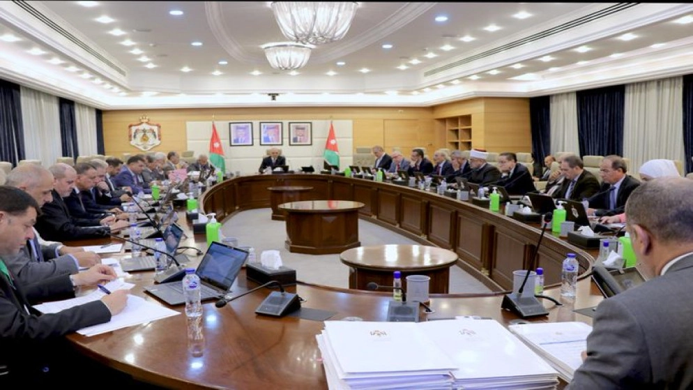 الحكومة تحل مجالس غرف التجارة والصناعة في الأردن