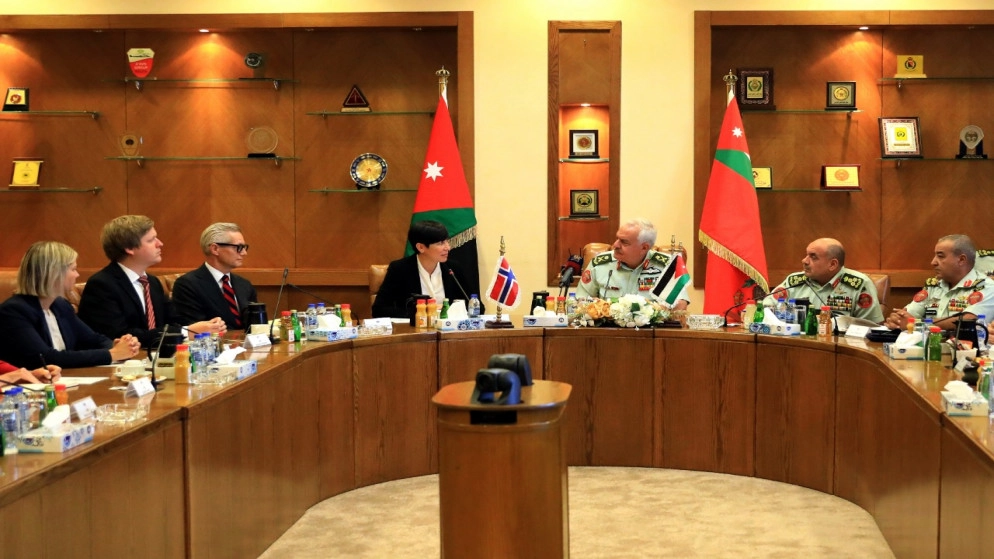 رئيس هيئة الأركان المشتركة يطلع وفدا أميركيا على تهديدات تواجه الأردن بالمجال السيبراني