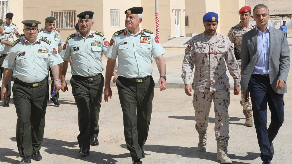 رئيس هيئة الأركان المشتركة: القيادة العامة للقوات المسلحة ماضية بتوفير مشاريع خدمية لمنتسبيها