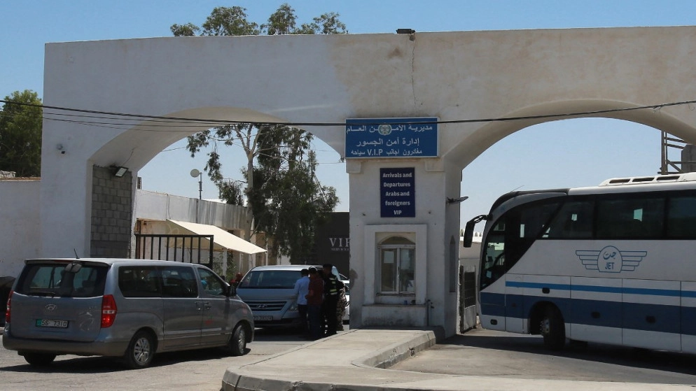 الحكومة تمنح "صفة الاستعجال" لعطاء إنشاء مبان وساحات للشحن والركاب لجسر الملك الحسين الجديد
