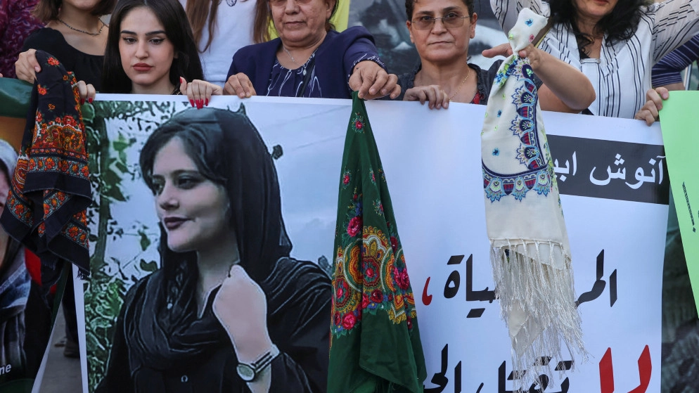 حجب شبكات تواصل اجتماعي في إيران وعقوبات أميركية على شرطة الأخلاق