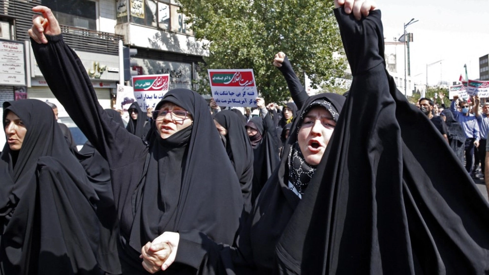تظاهرات حاشدة في إيران دعما للحجاب
