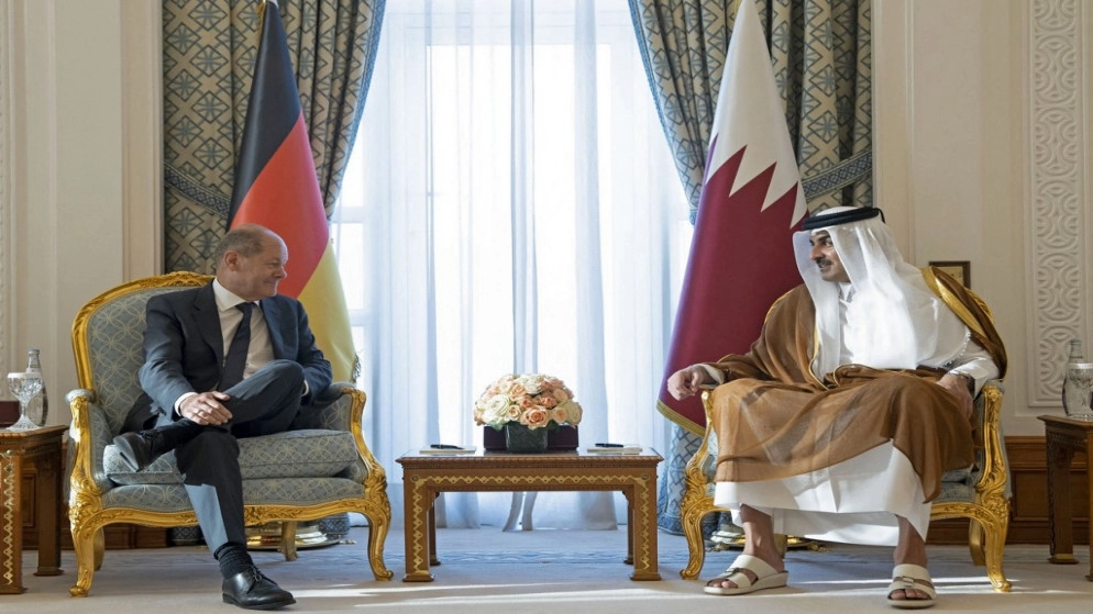 شولتس يرى أن حقوق الإنسان تشهد "تقدما" في قطر