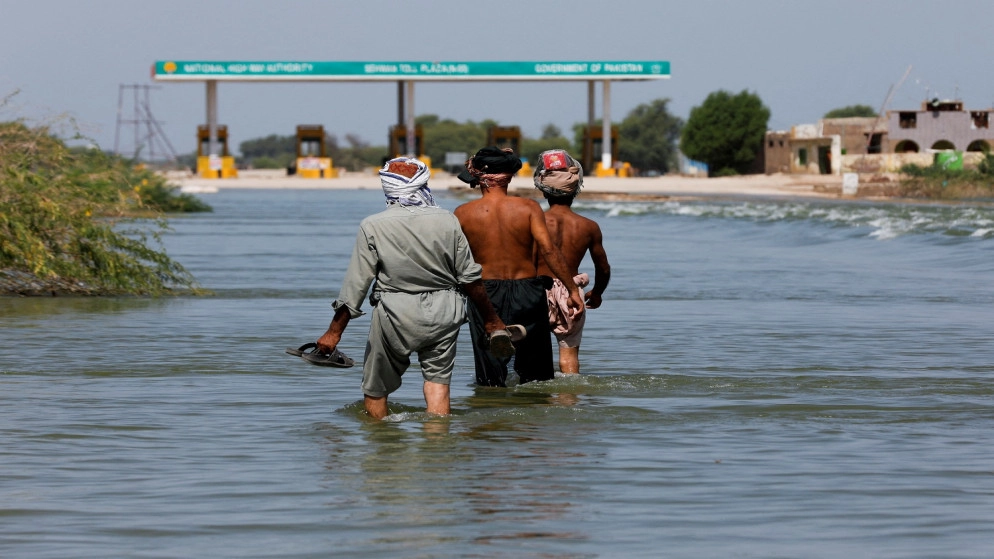 وزير المالية الباكستاني يعتزم الاستقالة من منصبه