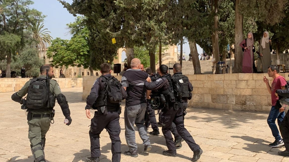 مئات المستوطنين يقتحمون المسجد الأقصى وينفخون في البوق عند باب القطّانين