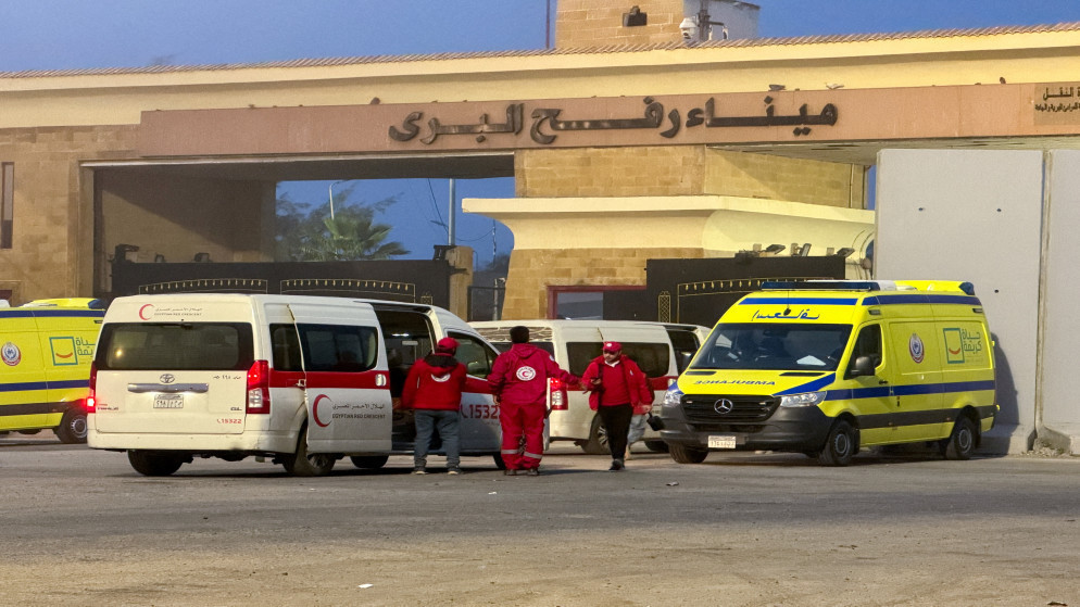 91 مريضا ومرافقا يغادرون غزة عبر معبر رفح